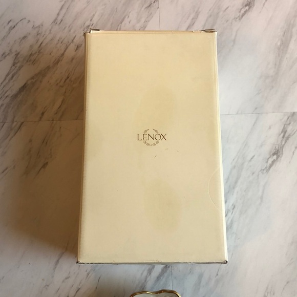 Lenox gold trim Ivory scallop serving bowl dish - Picture 7 of 8